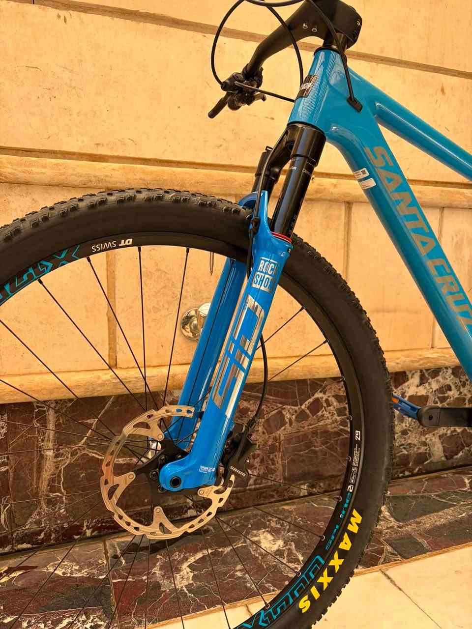 السلام عليكم🌟
للبيع SANTA CRUZ HIGHBALL C 
كاربون بل كامل 
الدراجه مغلفه بل كامل ب افلام الحمايه PPF 
حجم الفريم L 
حجم التاير 29 
كروب سيت SRAM GX كاربون 
بريكات SRAM LEVEL 
قبضات WTB 
ستيرن SYNCROS كاربون 
دبل ROCK SHOX SID ULTIMATE 
بوري سرج كاربون 
سرج RYET كاربون 
وياله DT SWISS X1700
تايرات MAXXIS ASPEN TR

للتواصل/***********☎️
مكاني بغداد زيونة 710📍
