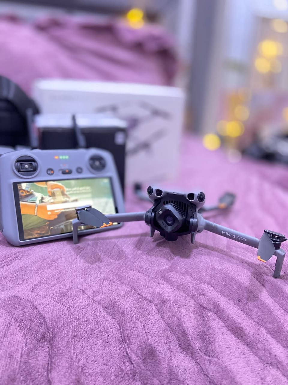 للبيع درون Mini 5
نسخة الكومبو
استخدام قليل جداً ونظيف، بحالة ممتازة وما بي أي عطل.

المواصفات:
 • تصوير احترافي ثابت
 • عدة مودات طيران (سبورت / عادي / سينمائي)
 • بطاريات عدد 3 مع الشاحن
 • وهواي مميزات بهذا الاصدار
 • مناسب للتصوير والإعلانات وصنّاع المحتوى

الدرون كامل مع ملحقاته وجاهز للطيران مباشرة
السعر مليون و700 
عنوان النجف الاشرف
***********
