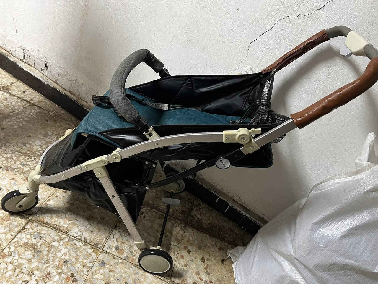 عربه طفل للبيع 
مكاني الاعضميه شارع عمر
سعر 40 الف
***********
يوجد توصيل
