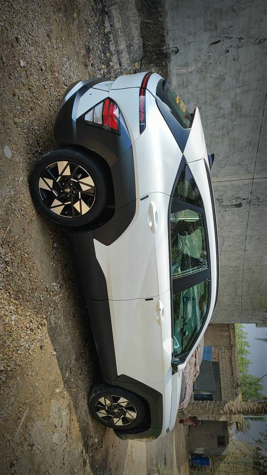 سيارة. كونا  2024.    Hyundai KONA
عداد المسفات ( 20 الف كم ) ) يعني زيرووو
محرك رباعي الأسطوانات سعة 2.0 لتر دوش (DOHC)
ناقل حر كة او (الكير) متغير باستمرار مع امكانيه تحويل الناقل  اليدوي (عادي. )
نظام دفع أمامي
(الموصفات وميزات 
* تشغيل السيارة عن بعد 
*تحكم دركسيون اربع جهات
* بوابات تهوية تفتح وغلق مع التشغيل والاطفاء 
* مراية وسطية تعتيم ذاتي 
* نظام دخول بدون مفتاح ( بصمة ابواب + تشغيل +صندوق )
*استيرن رجاج عند اقتراب الخطر
*اشاير بالمري
* نظام صوت من Bose ب8 سماعات 
* شاشتين متصلة بقياس (12.3) انش تعمل بالمس بدقة تصل الى 2K تدعم جميع انظمة الترفيهية ( عدادات و شاشة رئيسية ) 
*  كامرة خلفية تدعم تنبية وتوقف الذاتي و مساعدة على الاستفاف 
* نظام تثبيت السرعة التكيفي، ومساعد الحفاظ على المسار، ومساعد تجنب الاصطدام الأمامي
* إضاءة Led نهارية رفيعة ممتدة على طول حافة غطاء المحرك و صندوق 
*هند بريك بصمه
*اوتو هولد
* وسائد هوائية 8 ( الإرباك )
* تبريد شاشة بنظام مناخيّ بيانو منفصل( امامي وخلفي )
* مقعد ( كهربائية ) بوضعيات مختلفة 
*ماسحه خلفيه
* راديو متصل بالاقمار الصناعية ( Navigating )
* وضعيات قيادة مختلفة ( sport & normal)
* مرئا بشارة LED بنظام النقط العمياء 
* مقود من جلد بنظام تحكم بجميع الاعدادات 
* موصفات اخرى ( هند بريك بصمة + حساس اطارات + نظام نزول منحدرات + تحكم بالانارة الداخلية + عدسات LED امامية + كفرات (ويل) حجم 18 + قيادة ذاتية + ABS + شاحن  Tpsبمنافذ  + Auto Hold + نظام ترحيب ) حادثه قبق جنطه مبدل بلاد
رقم بغداد الجديد 
 السعر 182$ فقط 
* مكان السيارة حله
* الاستفسار الاتصال على (***********) واتساب  . حلة, بابل
