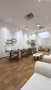 للبيع سبا أظافر ورموش – فرصة ذهبية 💅✨ سبا متكامل يضم خدمات: • أظافر • ...