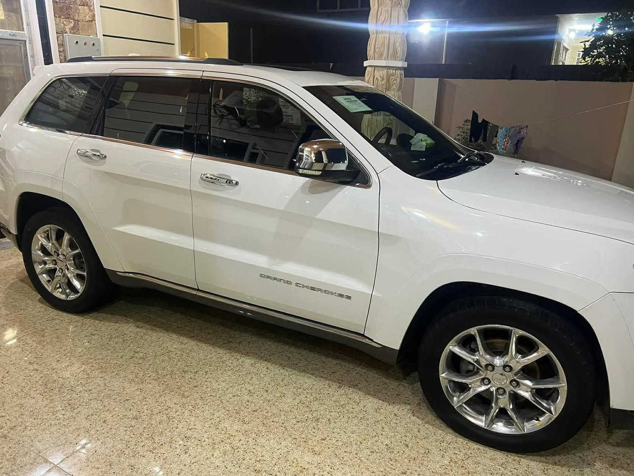 السلام عليكم للبيع جيب سومت موديل ٢٠١٤ السيارة مفوله مواصفات
جكات 

محرك ٦ سلندر

كشن خزن ميموري ٣ وضعيات

4✖️4

سقف بنوراما 

كشنات جلد امامية تدفئة وتبريد 

ستيرن تدفئة

كشنات علامة سومت 

لايتات دوار مع الاستيرن

رادار امامي وخلفي وجانبي

جنطة كهربائية 

تشغيل عن بعد 

تحكمات استيرن 

وبعد بيها هواي موصفات معروفة السومت بالمواصفات 

(‭٠٧٧٤ ٤٠٤ ٨٠٤٨‬)
