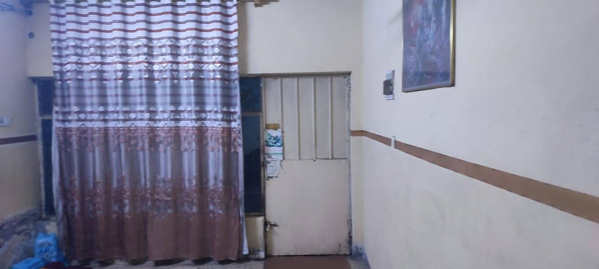 🏡 بيت للبيع في مدينة الصدر – قطاع 3

📍 الموقع: مقابيل شقق حبيبية

🔹 تفاصيل البيت:

- البيت طابق ونصف

🔸 الطابق الأول:

- غرفتان
- استقبال
- صالة
- مطبخ
- حمام داخلي
- حمام خارجي

🔸 الطابق الثاني (نصف طابق):

- غرفتان
- صالة صغيرة
- حمام

💰 السعر: 235 مليون دينار

📞 للاستفسار الاتصال أو المراسلة على الواتساب:
***********
او
***********
