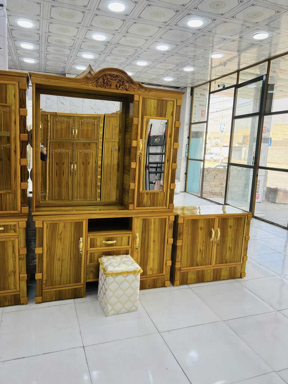 مليون و650 لف
***********
