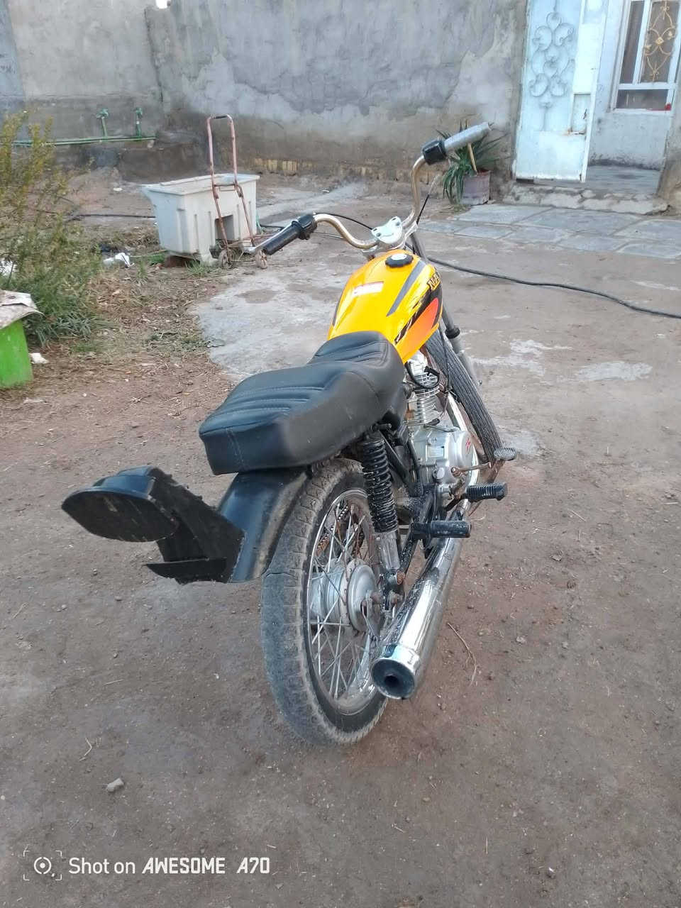 السلام عليكم شباب دراجه للبيع كلك محرك رابيدو موديل 23 دراجه نضيفه السعر 400 وبيه مجال هاذه رقمي ***********
