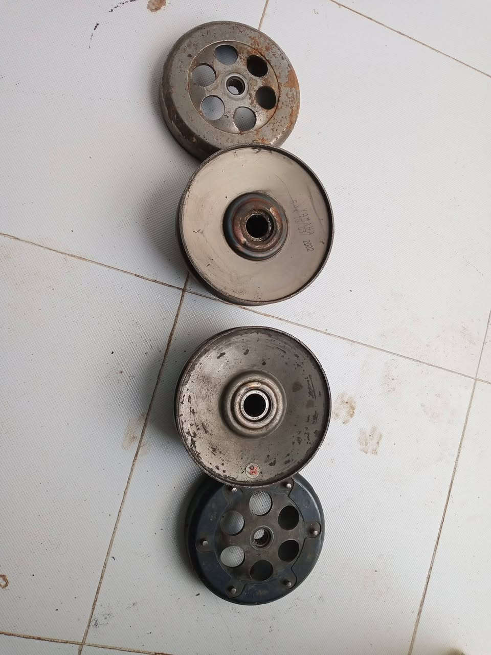 كلجات اكزز 100 شرط النظافه
واحد ياباني و واحد تايوان 
قيم وخذ 
***********
