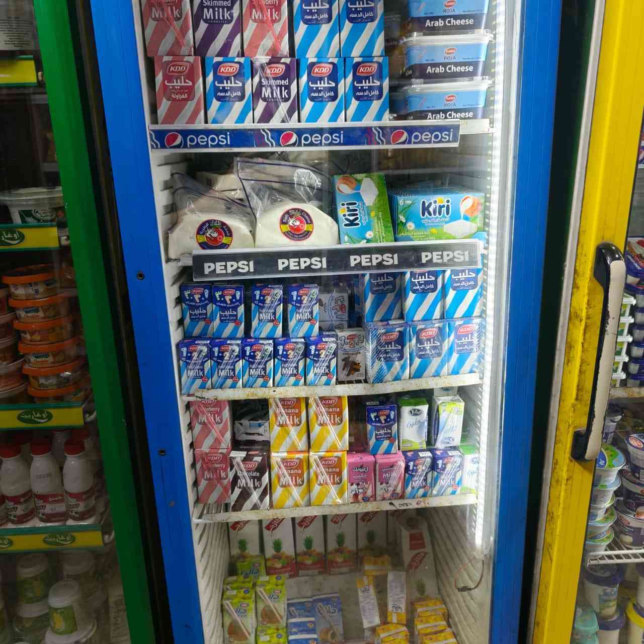 عارضات ٣ للبيع نضيفات بشكل ومداخلات تصليح ابدد سعر القطعه ٢٧٥ واذا شلع بيهم مجال العنوان حي سومر الشعب ***********
