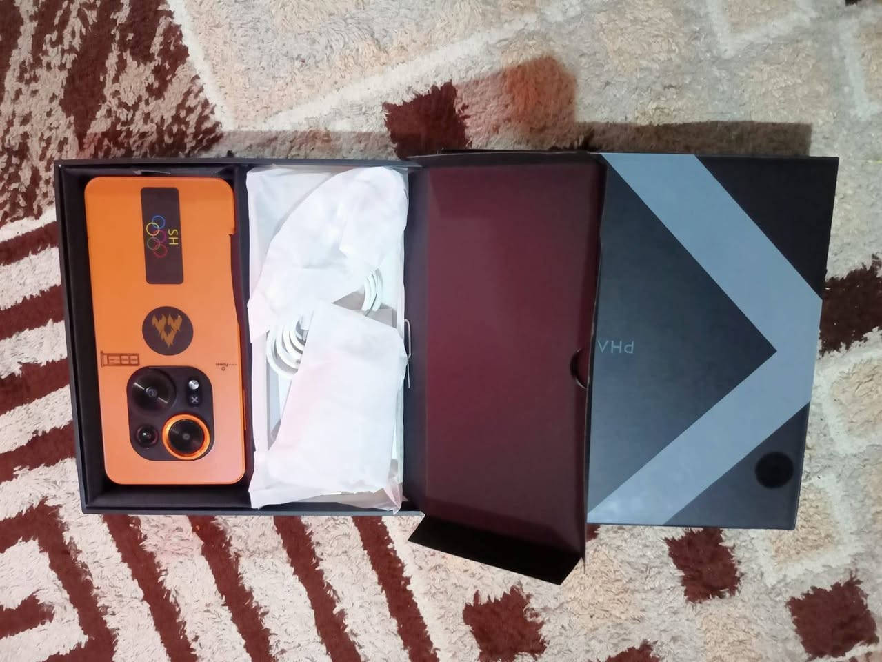 فانتوم X2برو باب ثاني
جهاز جديد مامستعمل
فاتحه من كرتون للعرض فقط
يحتوي على شاحه +سماعه +كفر 
يصلح للاطفال العاب يوتيوب هواي شغلات
سعره٧٥
***********
***********
