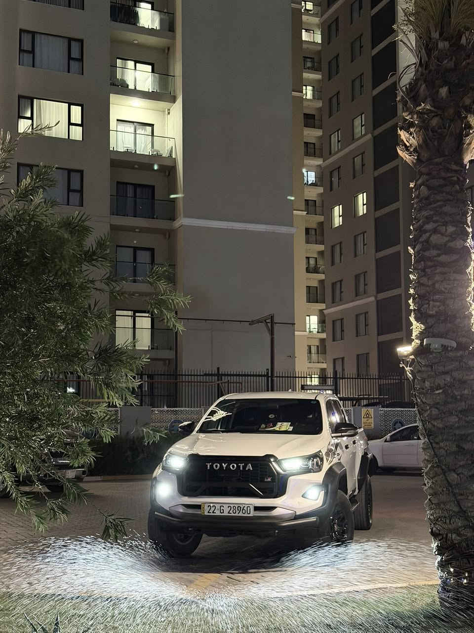 للبيع TOYOTA HILUX GR SPORT🦅
الموديل 2024
الممشى 68000 KM
اللون ابيض صدفي 
مكينة V6

فول مواصفات اعلى فئة كراسي جلد وشامواه 

*منفاخ 

*شاحن لاسلكي 

*ابل كاربلاي 

*تبريد منفصل للسائق والراكب

*كرسي السائق كهرباء 

ملاحظات السيارة خليجية بيها باب مبدل وكالة نفس اللون 
وبارد خفيف بالبنيد 

السعر 395 ورقة 
مكان بغداد 
هاتف ***********
سيد حسن
