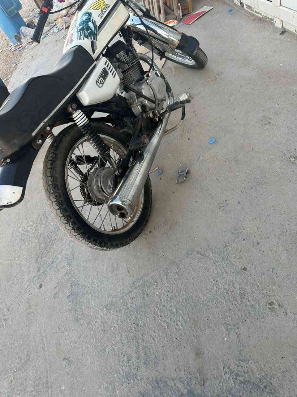 السلام عليكم دراجة للبيع
سعرها 250 وبيها مجال مكاني ديالى بحيره حمرين  *********** وشراي يتصل
