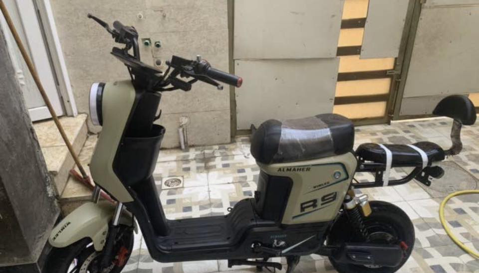 سلام عليكم دراجه شحن R9 2025 دراجه مكفوله كفاله عامه ايشي بيهه ترجع  بطاريات بعدهن جدد دراجه مامستخدمهه هواي كلشي شغال بيهه شرط عل فحص 
عنواني البصره كرمه علي حي سلام 
رقمي ***********
