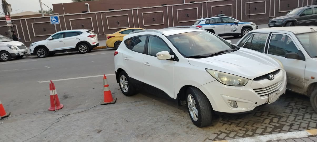 سيارة توسان ٢٠١٣ بيها طخة صفح بسيطة وصبغ قطعة مامبدل بيها شي السعر ١٣٠ ورقة
للمعلومات الهاتف ***********
