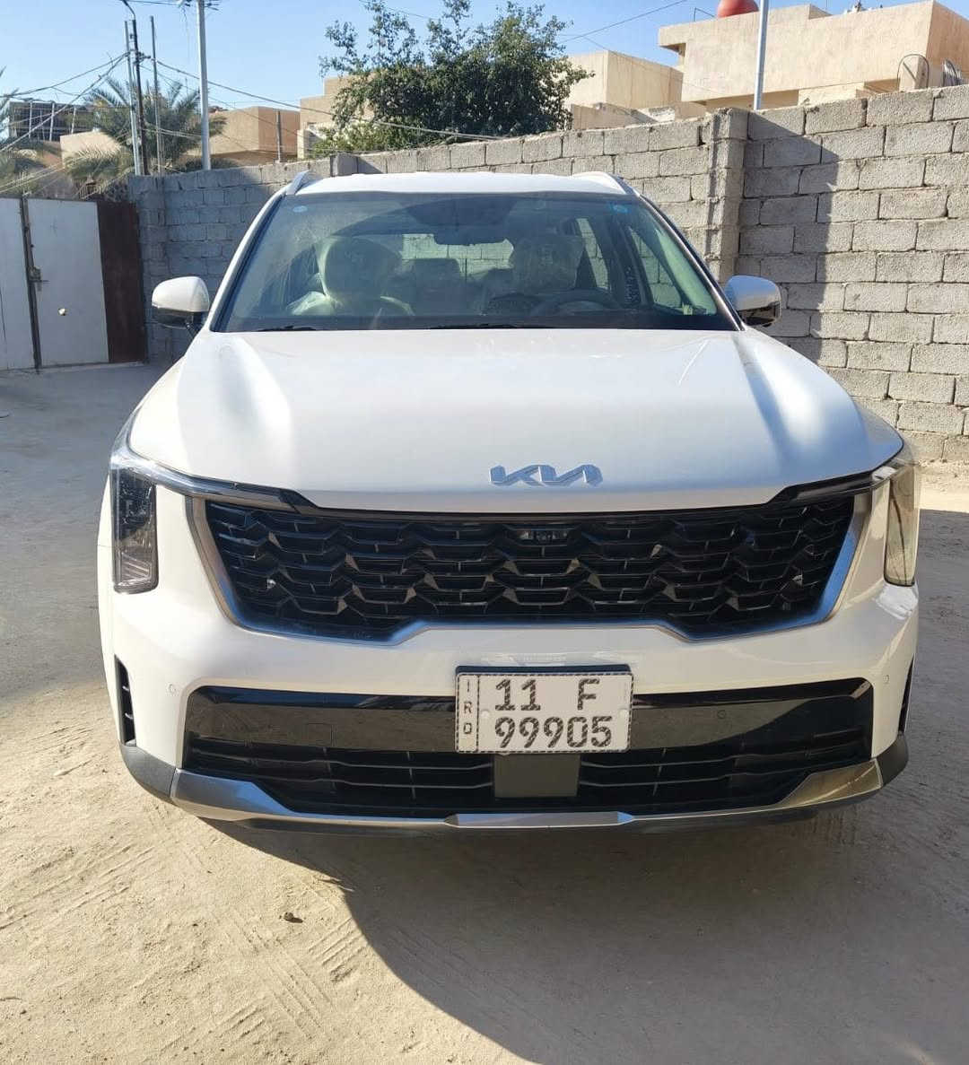 السلام عليكم
سورنتو 2025 خليجي وكاله 
ماشيه 10 آلاف 
السياره استخدام شخصي وجديده بمعنى الكلمه 
كفاله عامه من كل النواحي ماعدا رصعه بسيطه وموضحه بالصوره 
رقم شبه مميز بغداد ب اسمي تحويل ثاني يوم 
مكاني النجف خان النص 
استفسار اكثر ***********
