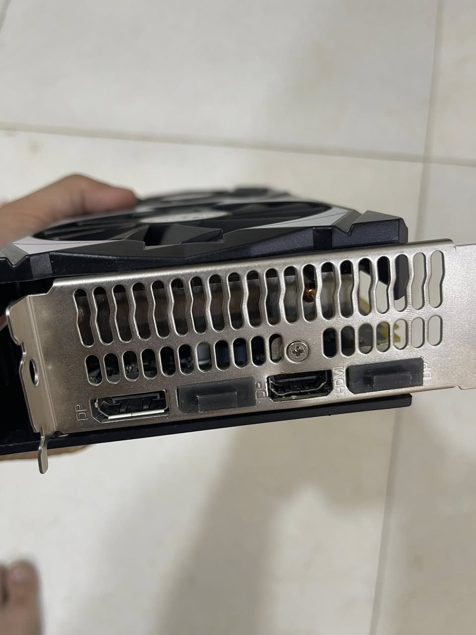سلام عليكم كرت  8gb rx 5700xt لوك استخدام أسبوعين جديد فقط اكو شخط بسيط بمنفذ hd مايعرض صورة واضحة شخطته بلغلط لان الكيس صغير لكن موجود 3 منافذ dp شغالة بدون اي مشاكل حرارته ماتوصل 70 بل ألعاب بعد استخدام لساعات السعر 220 شامل توصيل


**إذا كنت صاحب هذا الإعلان وتريد حذفه لأي سبب، رجاءا أرسل رسالة إلى الدعم الفني**