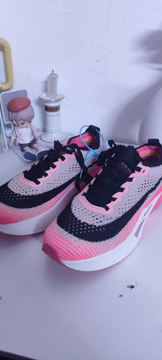 الوزن خفيف جدا
حذاء فوم طبي جدا 
قياس ٣٨
السعر ١٥ الف 
جدا راقي. جوده عاليه بدون كارتون فيتنامي اصلي


**إذا كنت صاحب هذا الإعلان وتريد حذفه لأي سبب، رجاءا أرسل رسالة إلى الدعم الفني**