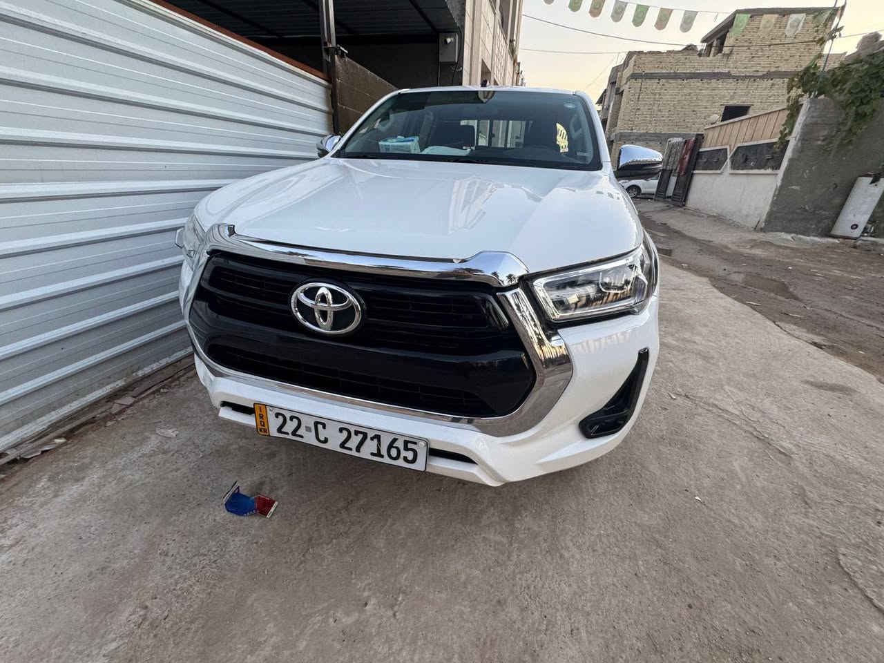 هايلوكس 2021 TRD ساز
بدون صبغ بدون بارد
بيها طخه بالجامغ الخلفي بسيطه جداً 
ماشيه 100 الف
سياره جديده
رقم اربيل باسمي
السعر 330 وبيها مجال بسيط 
مكان السياره بغداد الدوره
***********
