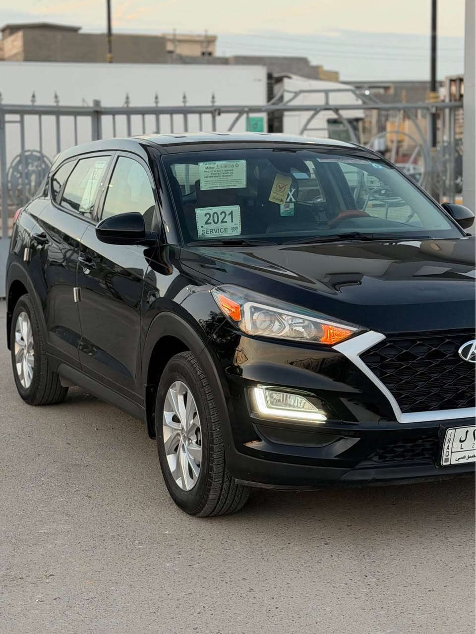 يالله توسان مديل 21 رقم بغداد مشروع وطني تحويل ثاني يوم السياره وارد امريكي كفاله عامه ضربه وصبغ وتبديل داخله مياه امطار وكلشي شغال مكينه وكير مامفتوحات كهربائيات كلها سليمه وشغاله السياره كلش جديده ماشيه 42m مكان السياره بصره السعر 157 وبيها شي بصيط 
الهاتف *********** البصرة, العراق
