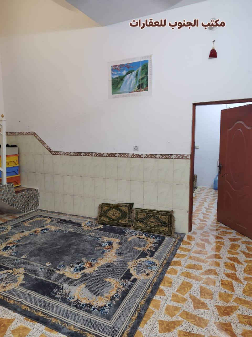 #بيت_في_منطقة_العسكري_مساحة_73م ((طابوو صرررف))

موقعه قرب المستوصف يتكون من غرفة وصاله ومطبخ وصحيات 

السعر مناسب 45 مع المجال 

________________________________
تفاصيل اكثر زيارة مكتب الجنوب للعقارات 
او الاتصال عالرقم     ***********

بأدارة المهندس م.حسين الشمري
