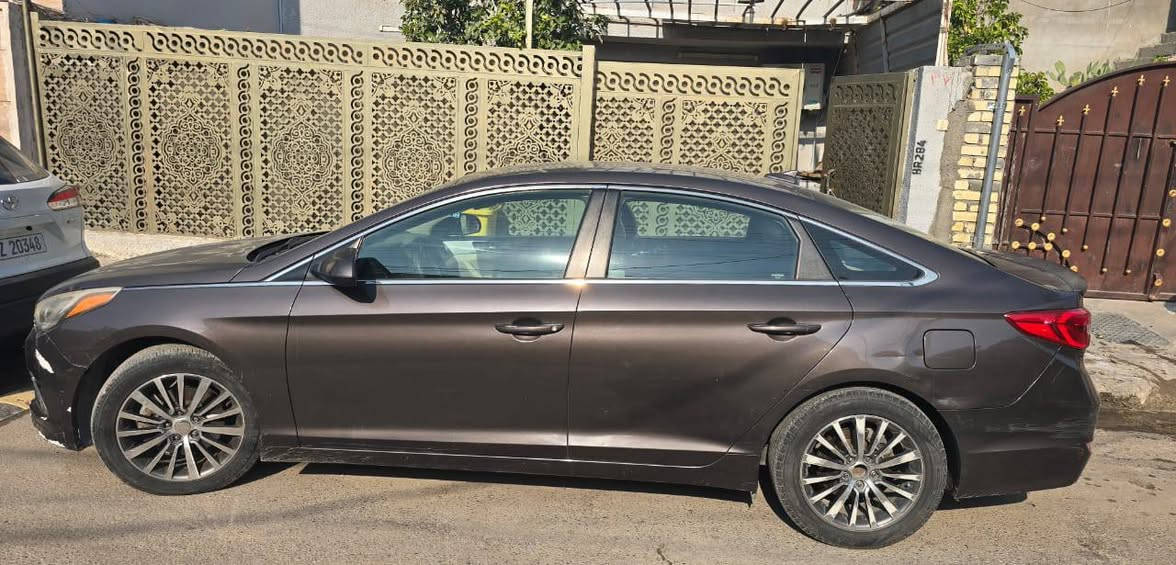 سوناتا17 وارد امريكي 
حادثها جاملغ ايمن فقط ..والبنيد مصبوغ بدون ضربه 
سياره جاهزه 
رقم دهوك سنويه ساقطه 
شرط التحويل 
بيها ملاحظات بسيطه امبينه بلتصوير 
مكاني الدوره 
120
*********** بغداد, العراق
