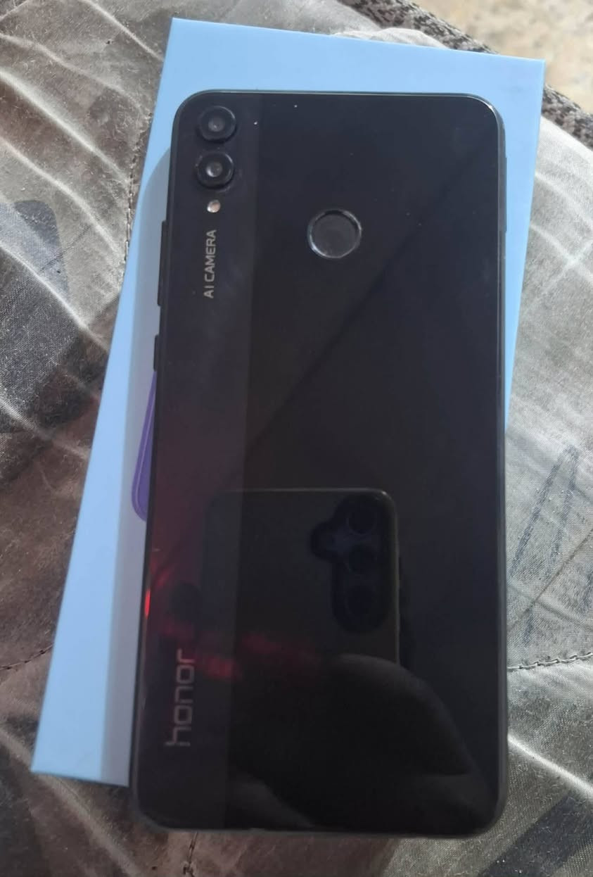 سلام عليكم جهاز هونر x8نضيف مامفتوح شخط مابي كامل ملحقات دبل شريحه ورام ذاكرته ٦٤ والعشوائية ٦  سعره ١٠٠ وبي مجال كله شغال مكاني كربلاء طريق الحر يم مدينه العاب نوارس رقم ***********
