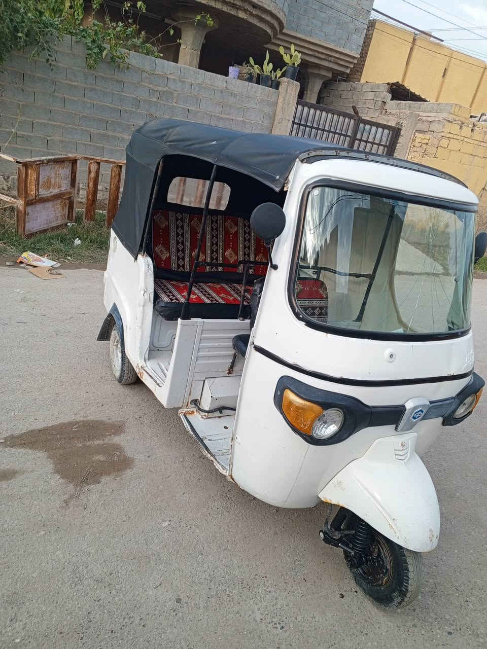 السلام عليكم تكتك بياجو موديل 18 محوره محرك تي في اس موديل 25 تكتك نضيفه كلش اوراق  كامله وصل معرض بيها السعر 2500 وبيها مجال ***********
