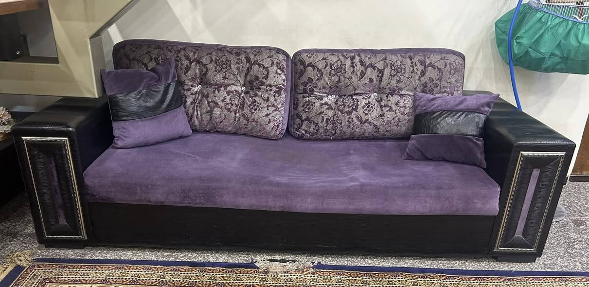 سلام عليكم 
يوجد تخم قنفات للبيع
يتكون من :
سبعة مقاعد 
مقدين مفرد 
ومقعد مزدوج
ومقعد ثلاثي 
مع سيت طبلات هديه 
للاستفسار عن السعر الاتصال على الأرقام التاليه:
***********
***********
