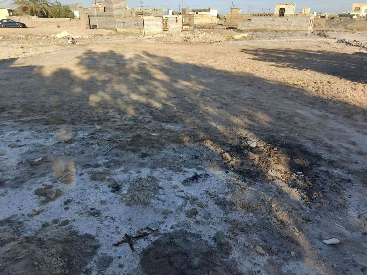 قطعه 450متر  في منطقة ال محينه قرب مدرسة الامام الباقر تبعد عن المدرسه 100متر مدفونه مستوه لشارع لقطعه ركن عله شارعين مرتبه وحلوه واصله ماي وكهرباء ولمدرسه قريبه عليه للستفسار ***********
