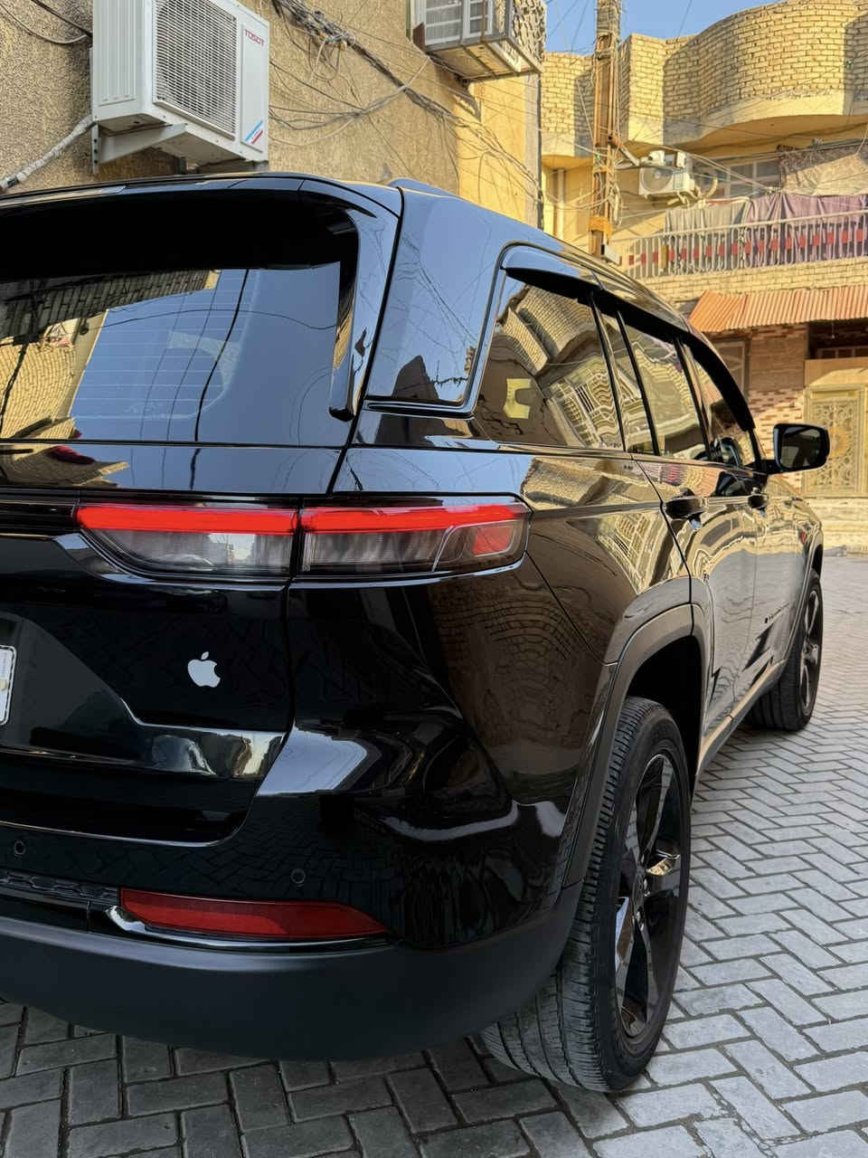 السلام عليكم جيب للبيع مديل 23اسود بلاك 5 راكب فول مواصفات فتحة رادار امامي رادار خلفي كشنات جلد وكنتارة ويل 20 جنطة كهرباء ماشية 27 ميل 
الحادث جاملغ وجزء من البنيد نفسة مصلح بدون الغد وشاصي مكفول ايرباك طاك ومصلح  السعر 305
المكان بغداد رقم الهاتف (***********)
