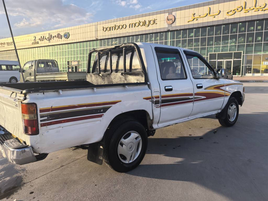 تویتا فاو 2001ئاڕمی هەولێر گێڕو مەکینەو ئەکسلی بەشەرت کارەبای هەموگیانی ئیشەکات ناوە گاعی تێگیراوە قفڵ مەرکەزی پاوەر گەرمی مەزبوت  سعری 30گەڵاو معامەلە ژ.م *********** ڤایبەرو واتس ئەپی لەسەرە شمشمل, السليمانية
