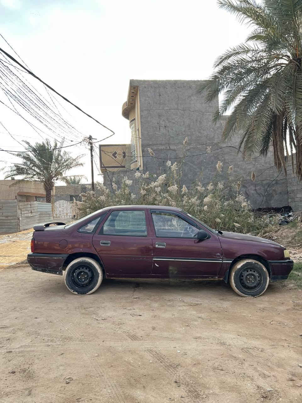 لسلام عليكم سيارة أوبل فكترا للبيع موديل 1991 مشروع وطني سنوية نهاية ٢٦ راعيها موجود السيارة كلشي ما بيها بس الباب وضربة خفيفة مثل ما موضح بالصورة مكاني كربلاء السعر ٢٩ وبيها مجال للاستفسار ***********
