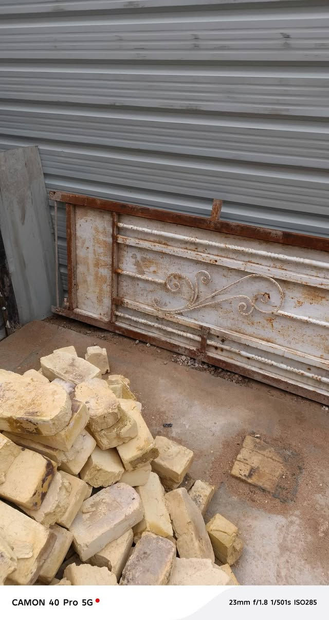 باب للبيع كامل جيب وشد
السعر 60 الف وبي مجال 
الاستفسار *********** قضاء المدينه ابو غريب
