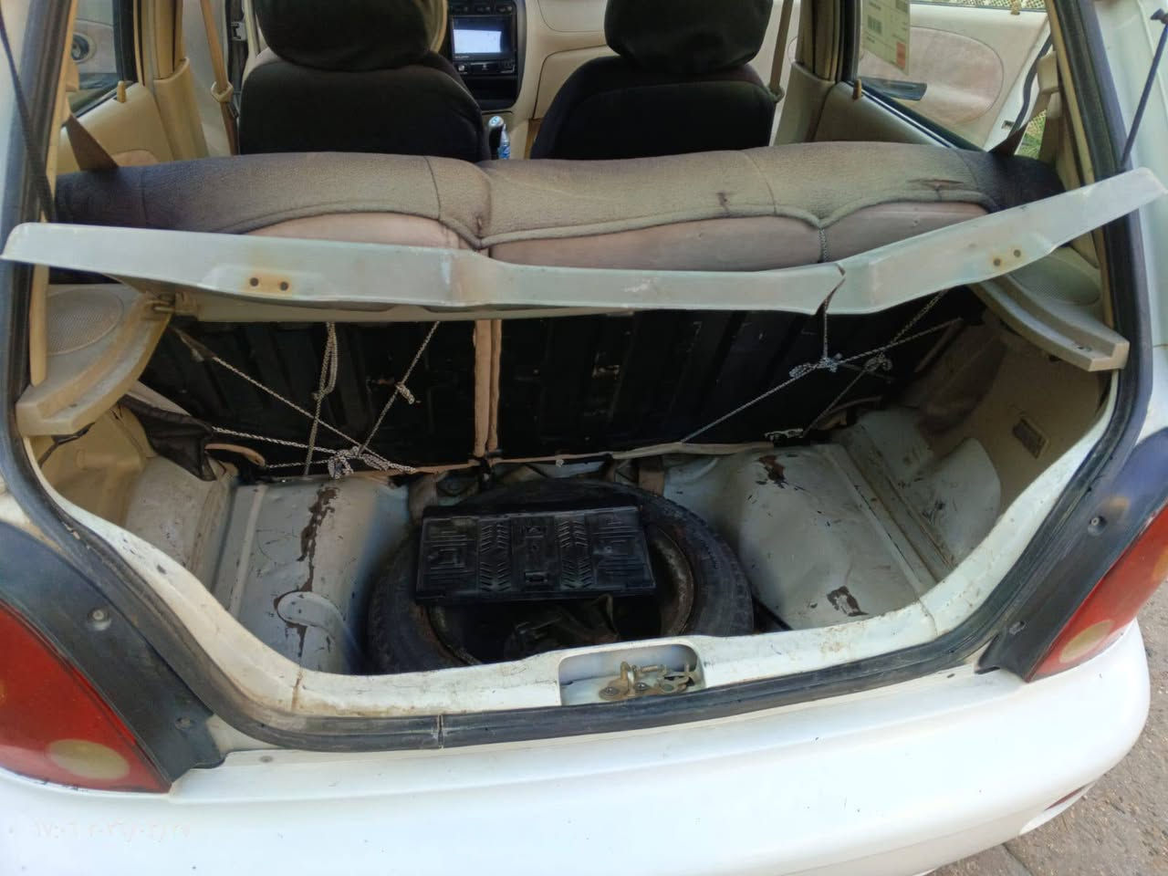 السلام عليكم من رخصت ال ادمن  كيو كيو موديل 2012 رقم بغداد نكليزي كير او تماتيك مكينه عل فحص تخم تاير تبريد شغال جام كهربائي اربع بيبان شاشه  الون ابيض  عداد 45 الف للتفاصيل اكثر اتصل علا الرقم *********** السعر المطلوب 33 ورقه  وبيه مجال
