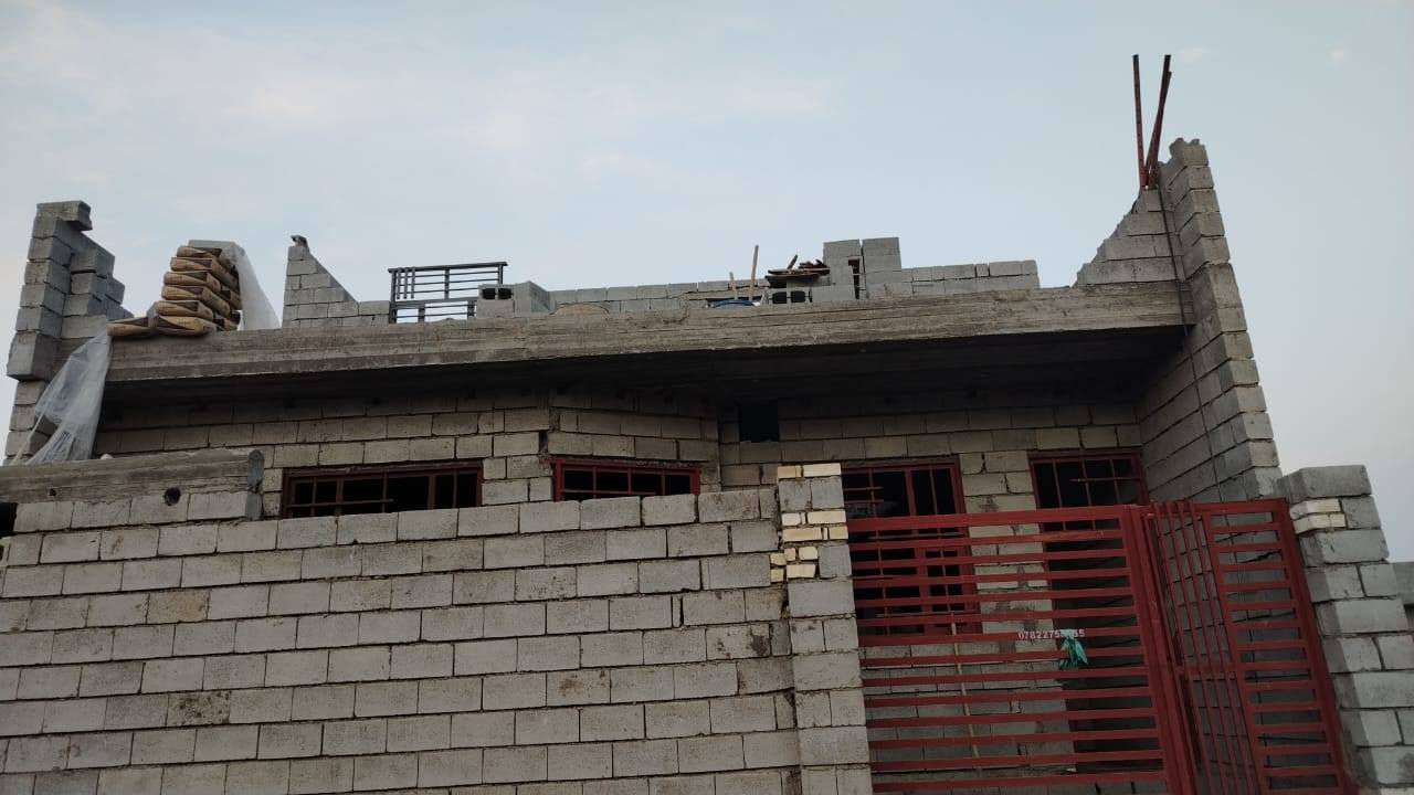 سلام عليكم يوجد لدينه بيت هيكل زراعي لبيع مساحته 110متر 11في 10 للبيت صاله مطبخ مساحت درج منام واحد وكراج صحيات دخلي وخارجي  شبابك تفصال مسس مجاري مصبوب رضيه  طابق ثاني بيتونه منام 1 وحمام غير مصبوب سكف بمكان قصي بطيط سعر خاص لي يريد يتفضل خاص لو يتصل على رقم الهاتف *********** بي وتساب
