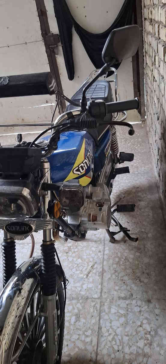 السلام عليكم عارض دراجه للبيع لمو شراي ليخابر 
الدراجه خير من الله يعني ما بيهن نواقص شلعه معدل 
مكاني بغداد فلكت حي النصر السعر875 وبيهه مجال 
مديل 2025    الدراجه اوراق وليسه رقم
الرقم ***********
