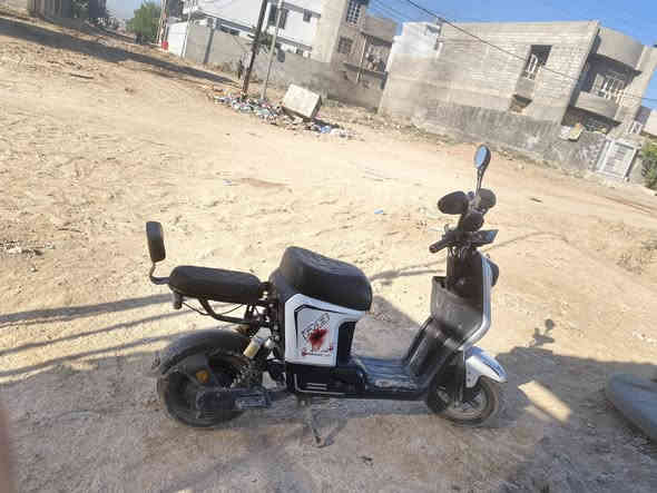 سلام عليكم شباب دراجه للبيع R8 نضيفه مصار  اهواي من اشتريتها تقريباً صار شهرين بطارياتها صغار بس جديدات ونضافت الدراجه 85 ‎%‎شاحنتها اصليه دراجة فول السعر 400 او بيها مجال للشراي الشراي يدخل خاص للاستفسار الرقم ***********
