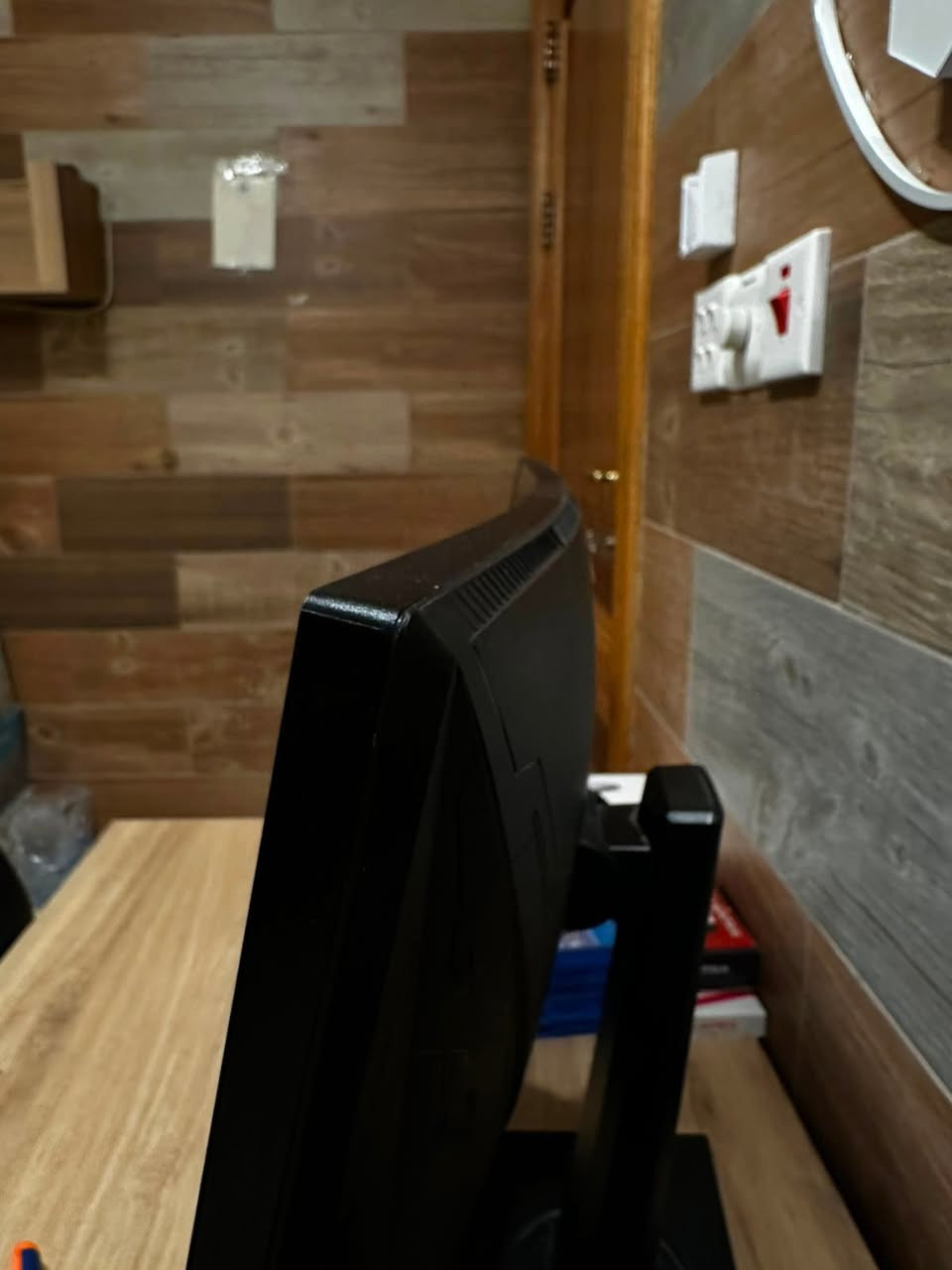 • شاشة كيمنك بلي ، بيسي 
  Asus tuf gaming VG24VQE FHD 165 HZ (24 inch) تدعم Freesync وال crosshair من خلال التحكم باعداداتها نظيفة مع كيبل الدسبلاي، 
والستاند • ⁠
نضيفه جدااا شخط مابيها اخت الجديده استخدام قليل
بـ 300 ألف وبيها مجال


**إذا كنت صاحب هذا الإعلان وتريد حذفه لأي سبب، رجاءا أرسل رسالة إلى الدعم الفني**