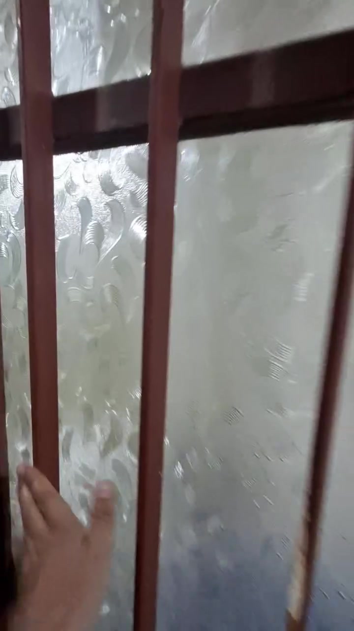 السلام عليكم
بيت للبيع في كربلاء منطقة البوبيات تبعد عن الامام الحسين ع ٣كم وتبعد عن الشارع العام 200 متر وعرض الفرع 10 متر ومخدوم ماء وكهرباء ومجاري  
مساحة البيت 800 متر طابو زراعي سند٢٥ دونم باسمي بالسند البيت ركن مساحة البناء 400م استقبال وصالة وثلاث غرف وصالة ومطبخ حار وبارد ومجاميع صحية عدد 4 تشطيباتة ممتازة بالاضافة مزود بمنظومه غاز ومنظومه مكافحة حشرات اساس البيت رفت ويحتوي على دنك  وحديقة مساحتة 400م تحتوي على منظومة  ماء تقطير سقي الاشجار
للأستفسار اكثر الاتصال ***********
