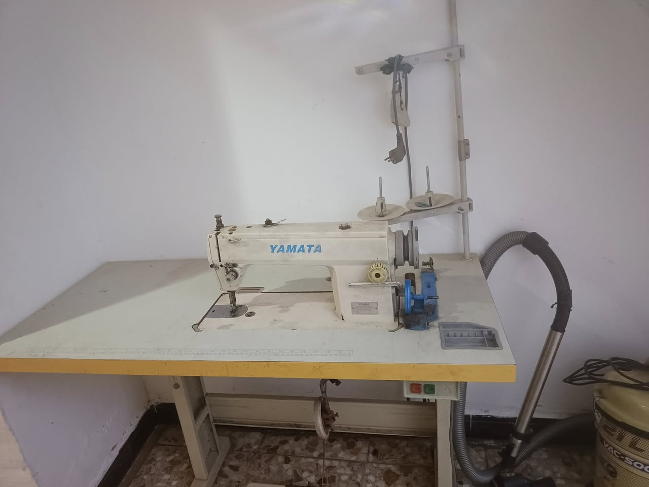 السلام عليكم مكينه للبيع نظيفه كلش استعمال ننظيف مكاني الزعفرانية السعر 200 ألف وبيه مجال حك الجيه ***********
