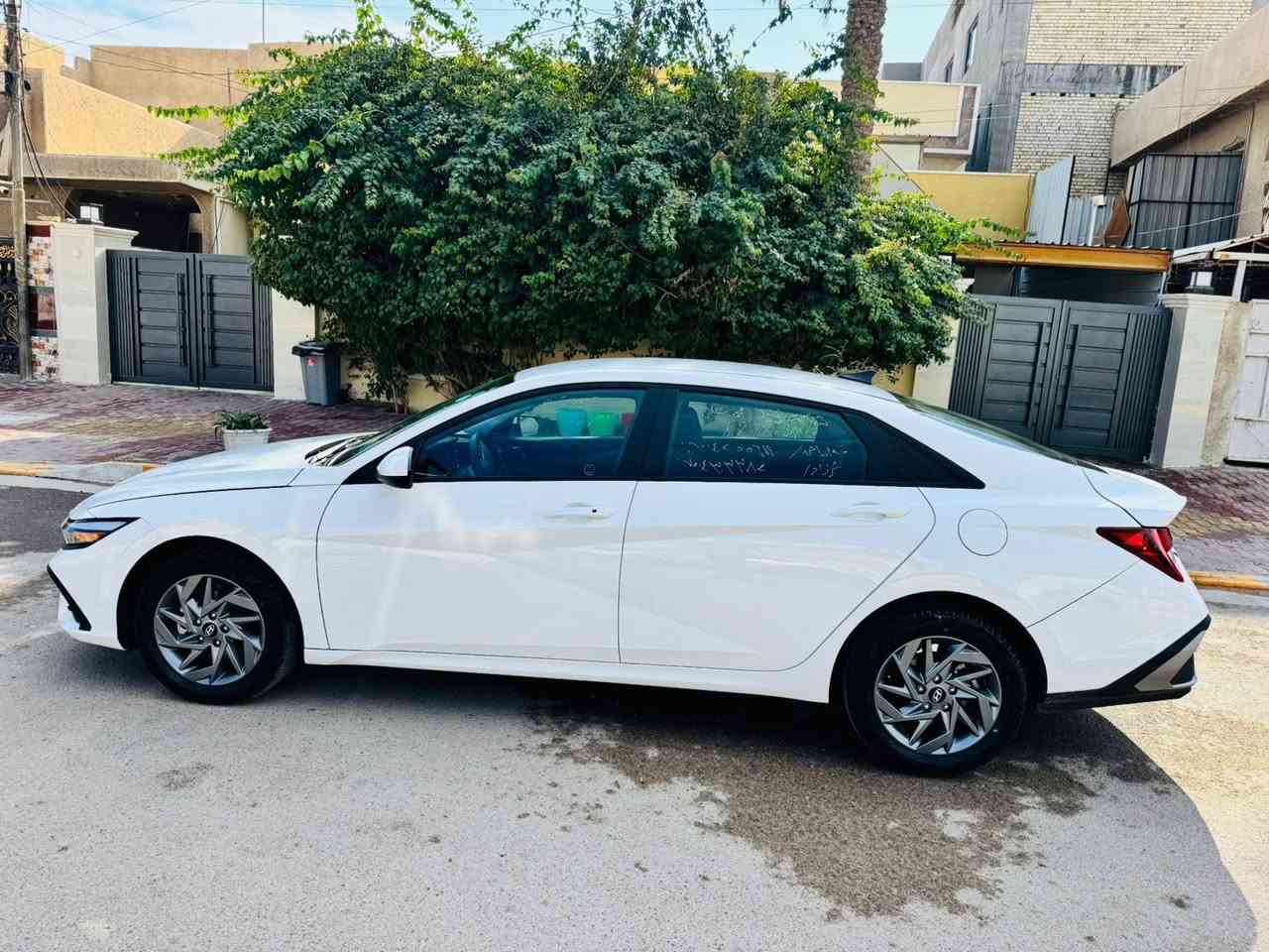السلام عليكم 
للبيع النترا 2025 
وارد امريكي رقم اربيل سنويه وهزة جديدة 
حادثها الباب الخلفي وهلال الجاملغ الخلفي نفس الجهة 
مواصفات السيارة 
اربع بصمات 
خمس انضمة قيادة 
عداد المسافة ١٥ الف 
السيارة جديدة وعلى وضع الشركة 
مكان السيارة 
بغداد اليوسفية
***********
