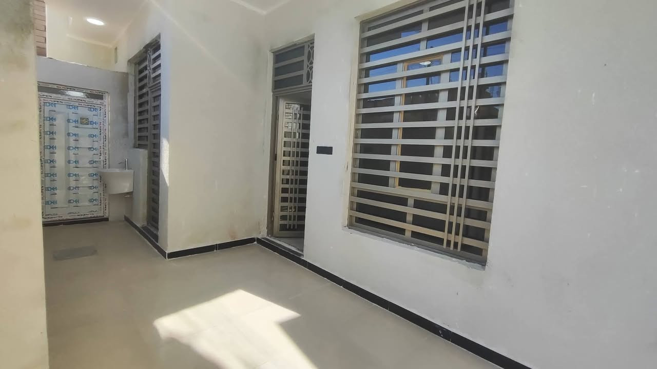 السلام عليكم بيت البيع المساحه 100 مربع جاهز 
السكن
الستفسار تصل على الرقم التالي ***********
