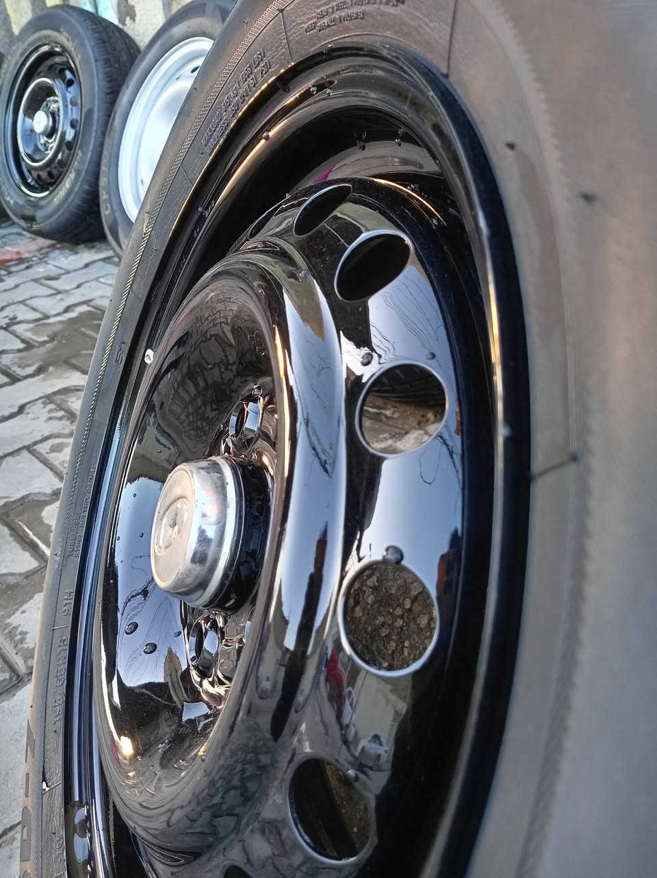 تخمين ويل حديد مع التايرات حجم 15  شفة عالبة يرهم جميع انواع الانترا والسيراتو والفورتي مصبوغ صبغ وجيلاتين حراري بلنص وكصب جدد كلة كامل  مكفولات من عواج
الفضي ٢٠٠ الف قفل
الاسود ٢٥٠ قفل
مكاني نجف حي الزهراء
***********
