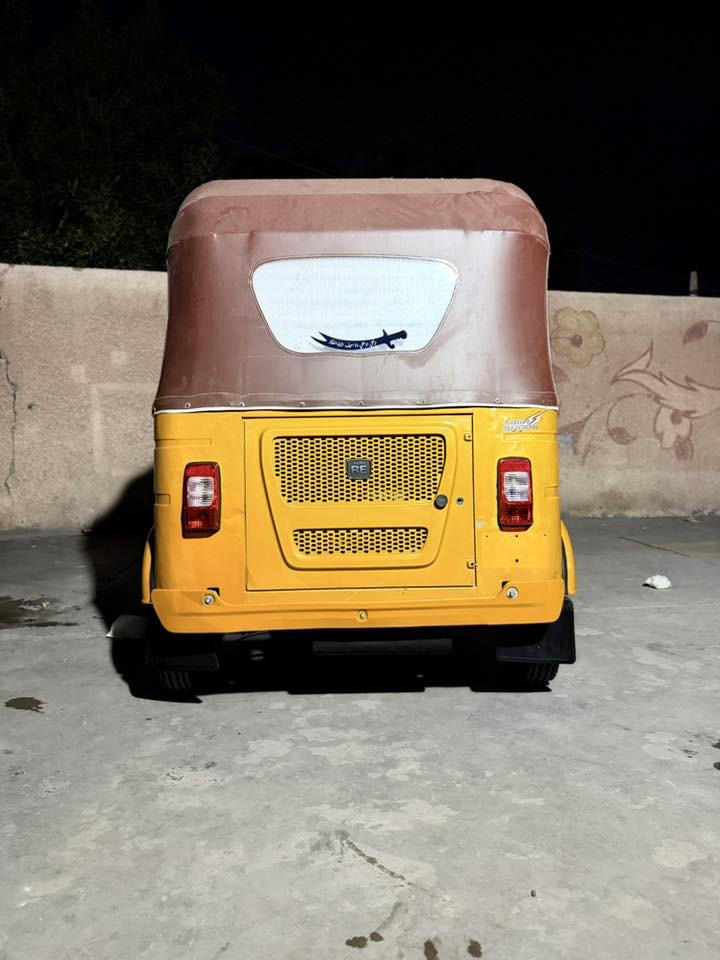 تكتك موديل 21 شهر 4 رقم وسنويه 
مكفوله كشر ومكينه من تنقيص وتبخير 
تفاصيل ب الفديو العنوان بغداد 
هاتف 
***********
