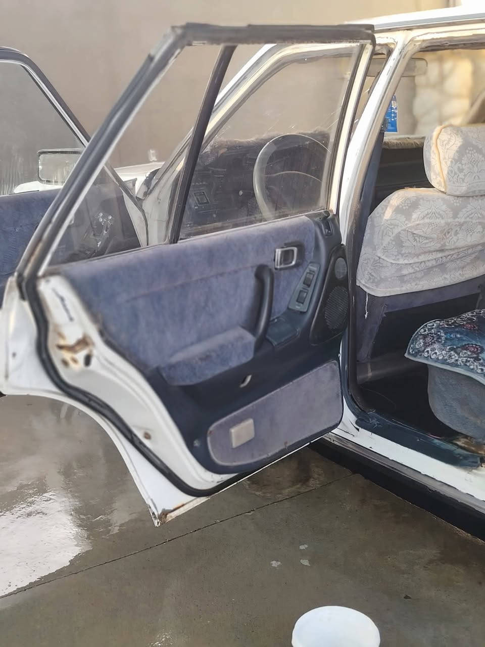 السلام عليكم
سوبر موديل 87
كير و محرك بطه 2500 مكفولات 
تدفئه و تبريد شغلات كهربائيات كلها شغاله شرط
السياره جاهزه من كلشي 
السياره باقي بس الوحات و السنويه استلمهن دولي 
السعر 34 و بيها مجال شي قليل 
و مراوس حسب القناعه 
رقم الهاتف ***********
