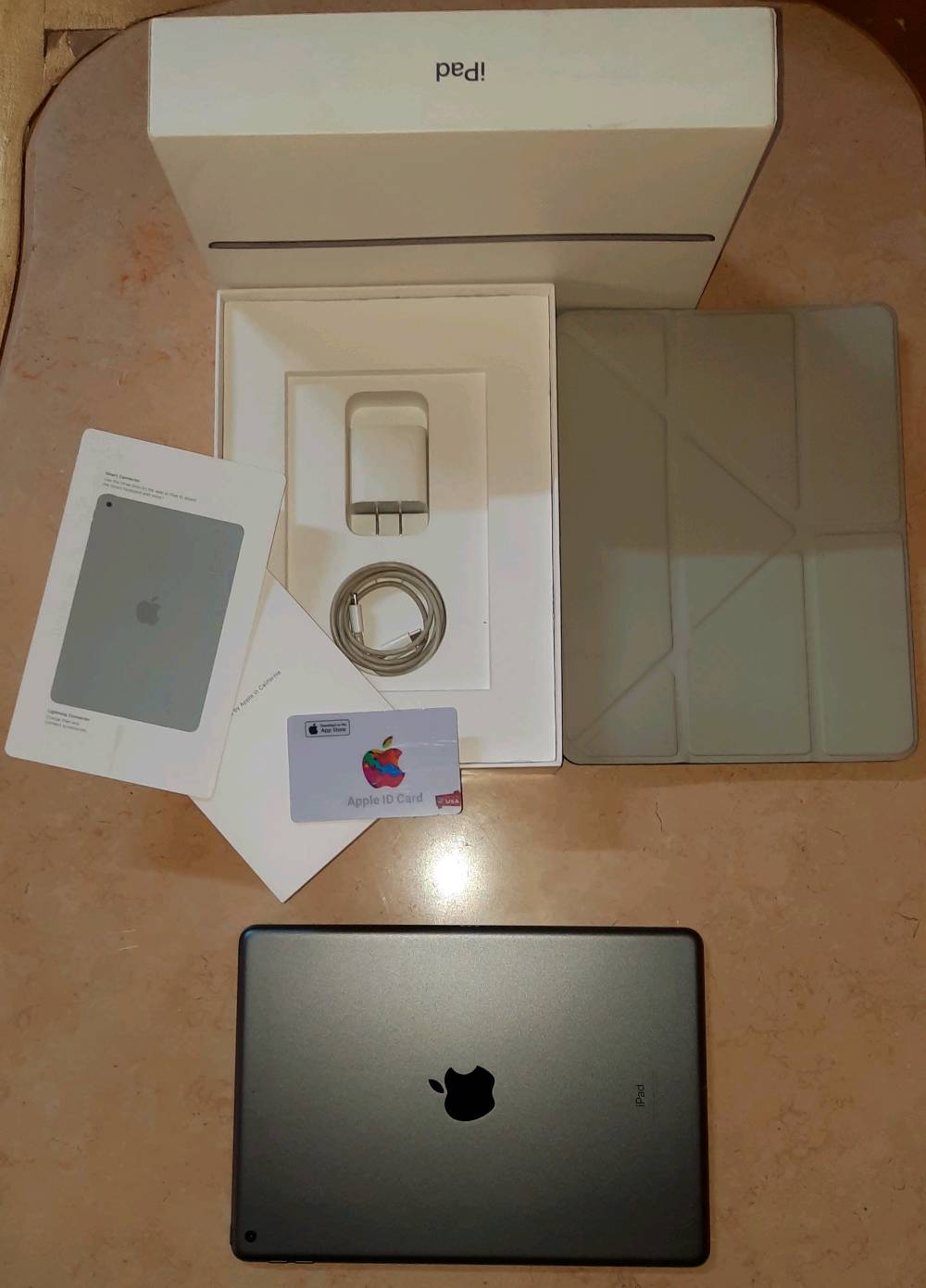 ايباد ٨ السعه ١٢٨ بطاريه 9٧  مستخدم لمده ٣الى٤ أشهر ايباد نضيف بوضع الجديد وتر بروف يعني مبدل بي شي بطاريه بلاديه ممبدله شخط مابي ملحقات كامله شاحنه والبطاقة مال ايكلود والباكيت وكفر هديه نضيف مع حساب بوبجي مستوى ٧٠ الشحن مالته ميطول وياك ساعه ونص ويطول ويلك لعب وتصفح لمده ١٤ ساعه إلى ١٨ ساعه حسب الاستخدام