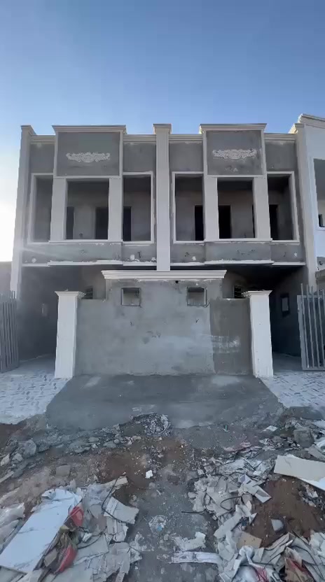 للبيع دار سكني المساحة 100 متر طولاني 
الديوم منطقة التصنيع 📍 
يحتوي على 3 نوم مع استقبال مطبخ مجموعة صحيات مكان مميز 
السعر 74 قفل
للاستفسار *********** مكتب الامين للعقار ✅
