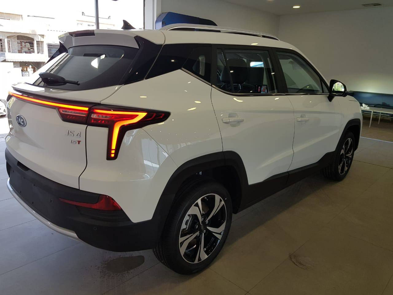 نرخی  120 وەرەقە 
JAC js4 2025
مەکینە 15 ی تۆربۆ 
160 هۆرس پاوەر 210 نیوتن/مەتر 
گێڕ cvt 6 نمرە . ئۆتۆ و سپۆرت 
لایت LED  ... بەگ لایت LED  ... ئاوێنە ئیشارەت و شەفت و کارەبایی ... كاميرا 360 پلە  ... راداری پێشەوە و تەنیشتەکان .... سەقف سلاید ... حەساسی پێشەوە و دواوە ...دەرگا بەسمە ... ئیشپێکردن بەسمە ... تەبرید لەمس ... شاشە ئەلکترۆنی ... کار پلەی ... گێچ ئەلکترۆنی ... هاند برێک بەسمە و ئۆتۆ ... ئۆتۆ هۆلد ... تەبرید مەرکەزی ... کوشن جلد و کارەبایی و هیتەر ... تەحدید سورعە ... سوکان ڤۆلیۆم ... خەتی جادە ... ویل کرۆم بیلادی حەجمی 17 ئینج ... ABS 
6 ئێرباگ
زۆر مواسەفاتی تر......
زەمانی 6 سال یاخود 200.000 کم 
(گێڕ، مەکینە، کارەباییات )
سێرڤسی خۆرایی بۆ ماوەی 2 ساڵ یاخود 40.000 کم 

نرخی 17.750.000  دینار لە ئێستادا...

بۆ زانیاری زیاتر پەیوەندی بکەن بە 
***********
*********** واتسئاپ 
***********
