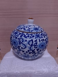 تحفة فنية • فازة