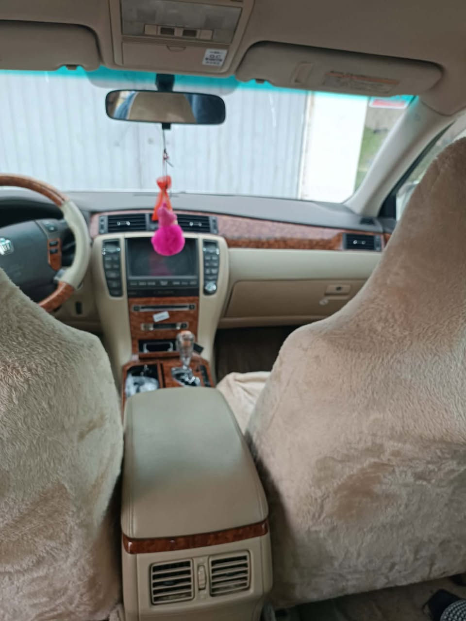 بە ناوی خوا
شاهینە موس
مۆدیل 2005
گەورە بە گەورە بێ دوکەل
دو دوگمە 
سوکان ڤۆلیۆم و کارەبا
مەجموعەی لیکسزز
هەمو گیانی بەشەرت
بی نوقسانی بی دەعمو لیدراو
بۆیاخ بەش شوین موسی بۆیاخە
سەقفی شوشەیە هیجی پیوە نیە
کامل مەسروف کراوە
تەبرید ساردو گەرم لەسەر سویج
چوار تایەی تازەی لەژیرایە
ڕۆنی گێڕو مەکینەی تازە گۆراوە
مالەکە تاحەز بکەی جوان
سعری 66 گەڵاو مەجال
تکایە هەمو شتیکم نوسیوە بەس بۆ مەعامەلە تەلەفون بکەن
لە دەربەنیخانم
***********
ئەدمین
