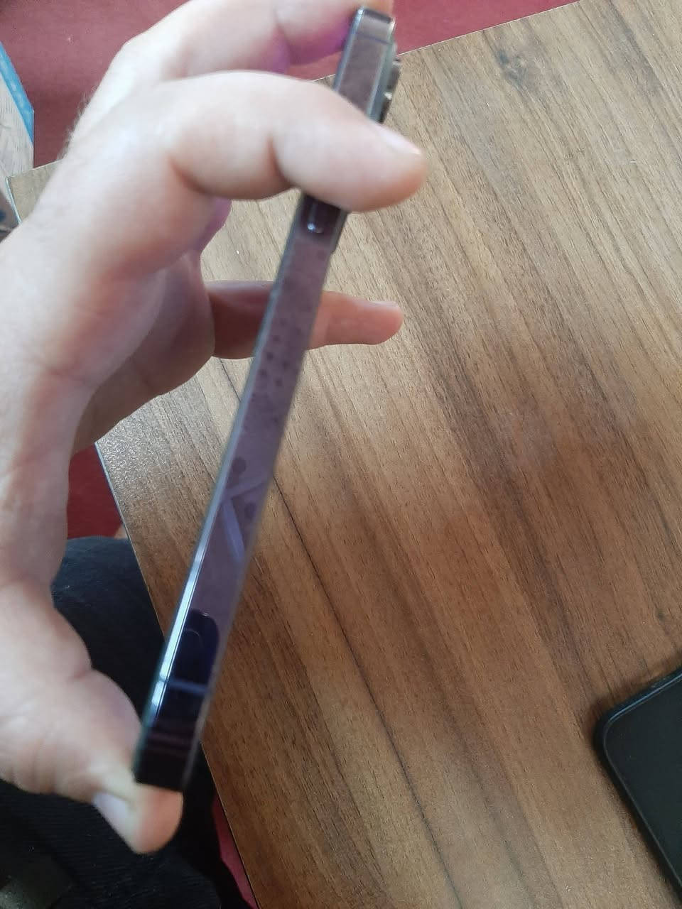 ايفون ١٤ برو ماكس دبل شريحة شرق اوسط  غراضه كامله بطارية معلايه بيع او مراوس الشراي يتصل ***********
