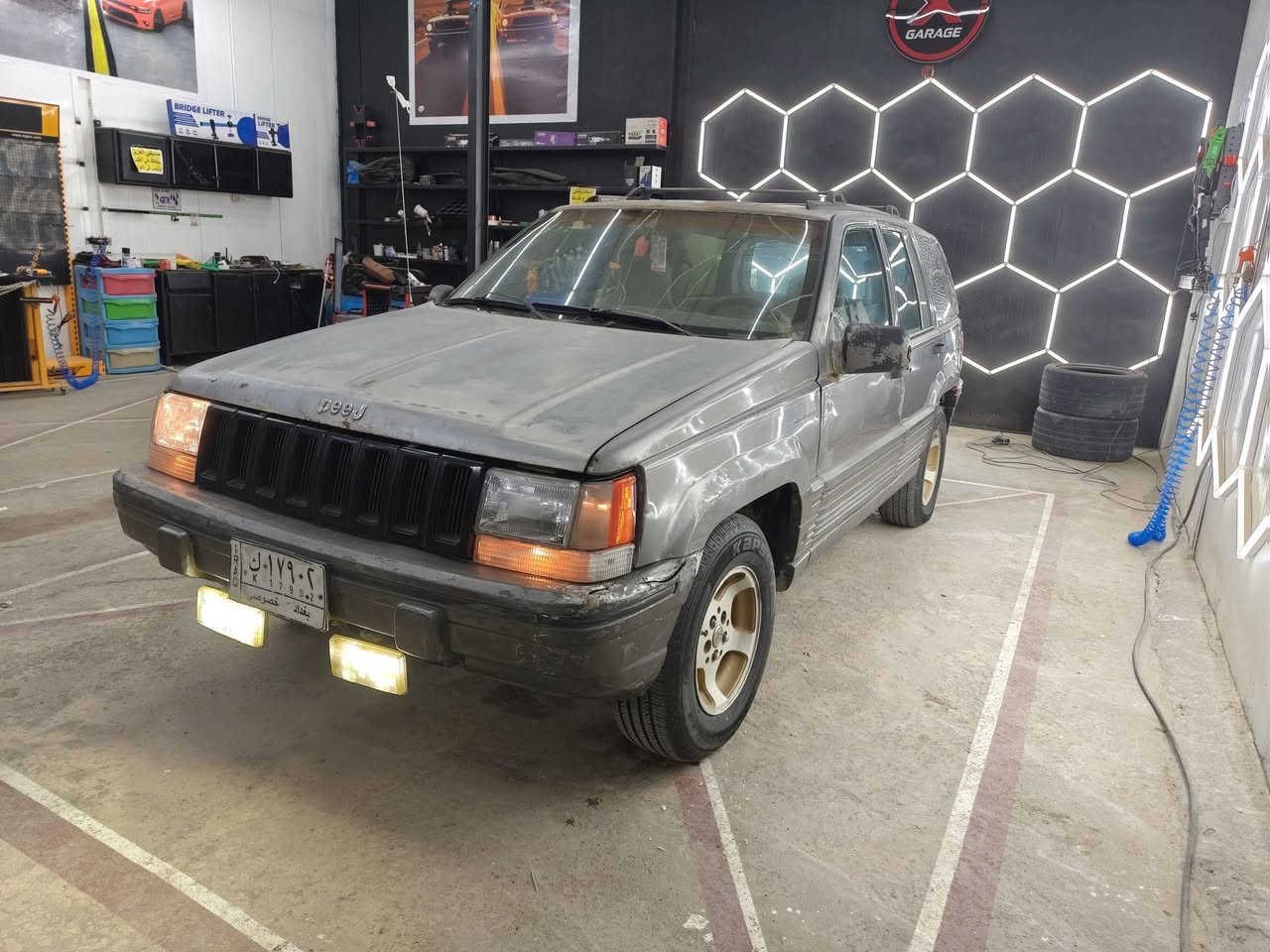 جيب ١٩٩٣
رقم بغداد مشروع وطني 
محورة محرك وكير جدد
السيارة جاهزه وكلشي شغال بيها 
مكاني ناصرية 
السعر ٣٧
*********** ناصرية, ذي قار
